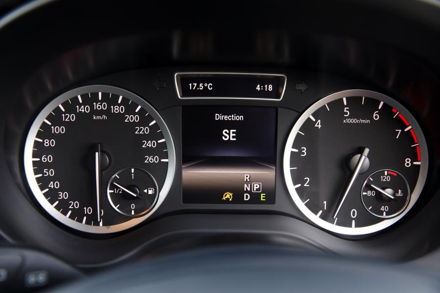 Панель приборов Infiniti Q30 1.6t 2016 года  (AU) (фото 2 из 22)